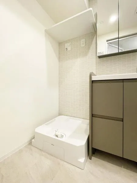 Brillia Ist Asakusa - Interior - ["Flooring", "Floor", "Bathroom cabinet"]