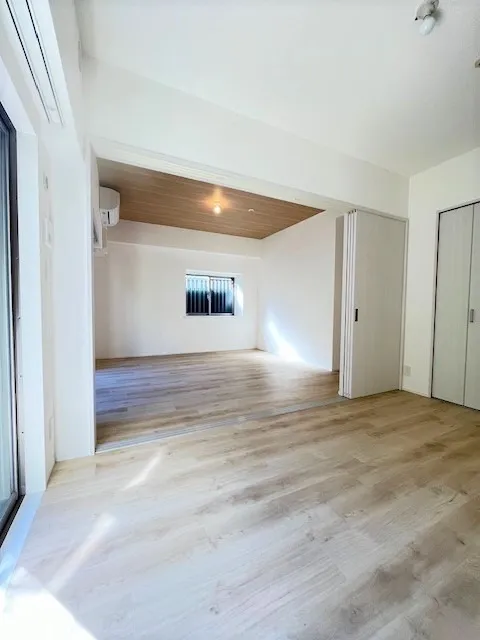Residia Ikebukuro - Interior - ["Flooring", "Wood flooring", "Floor"]