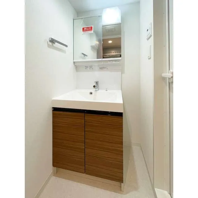 Grand Flat Sakurashinmachi - Interior - ["Tap", "Cabinetry", "Sink"]