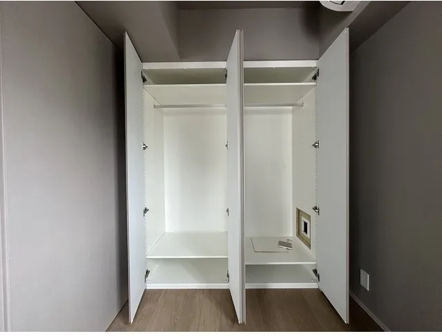 Baus Flats Kuramae - Interior - ["Wood", "Flooring", "Floor"]