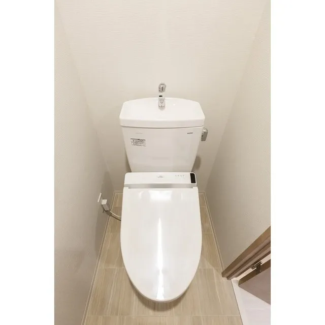 Prato Miyasaka - Interior - ["Toilet seat", "Toilet", "Bathroom"]