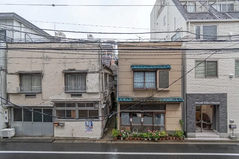 Poseidon Patio - Other - ["Building", "Window", "Residential area"]