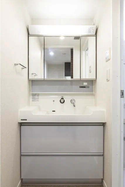 Orchid Residence Shinagawa - Interior - ["Mirror", "Tap", "Sink"]