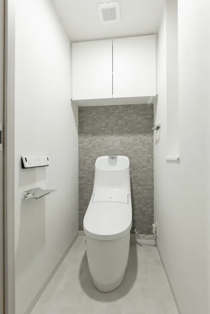 Belfirth Omori Sanno - Interior - ["Toilet seat", "Toilet", "Plumbing fixture"]