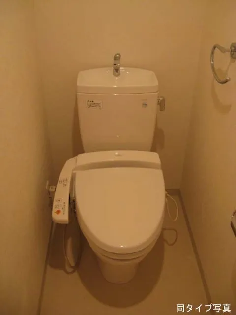 Comforia Meguro Chojamaru - Interior - ["Toilet", "Toilet seat", "Bathroom"]