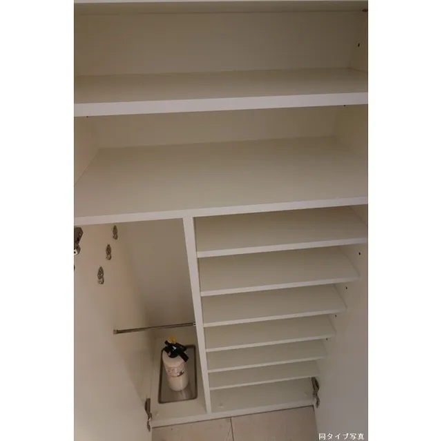 Comforia Shibaura - Interior - ["Shelf", "Wood", "Shelving"]