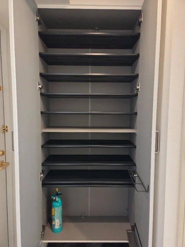 Residia Kanda Higashi - Interior - ["Shelving", "Grey", "Shelf"]