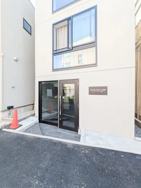 Across Avenue Minami-Nagasaki - Exterior - ["Apartment", "Glass", "Daylighting"]