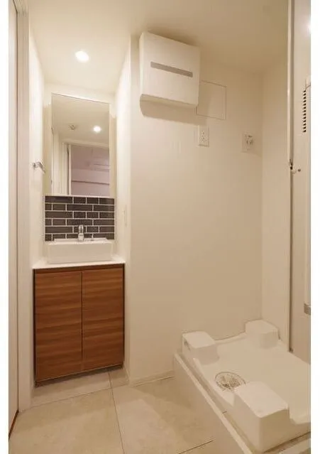Zinnia Fudomae - Interior - ["Property", "Fixture", "Wood"]