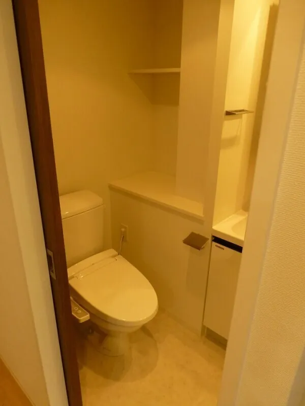 RESIDIA Kamata IV - Interior - ["Flooring", "Floor", "Plumbing fixture"]
