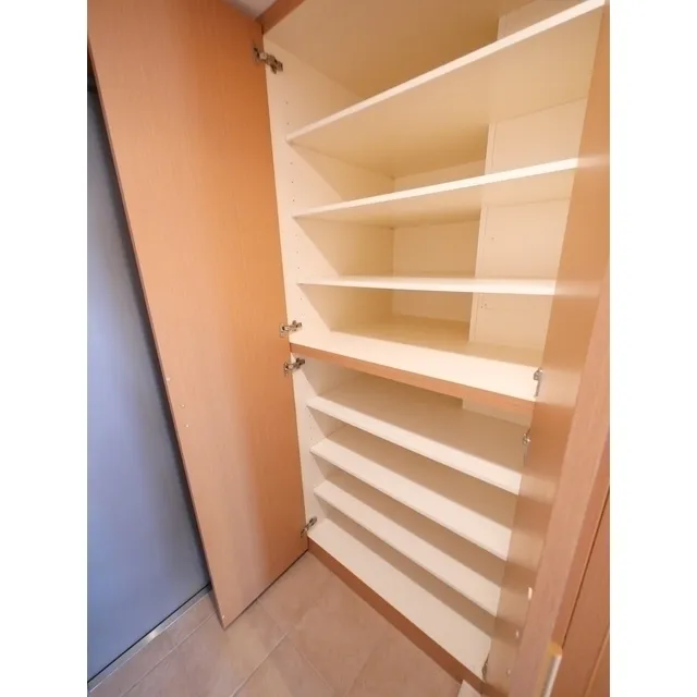 KDX Residence Gakugei Daigaku - Interior - ["Shelf", "Property", "Shelving"]