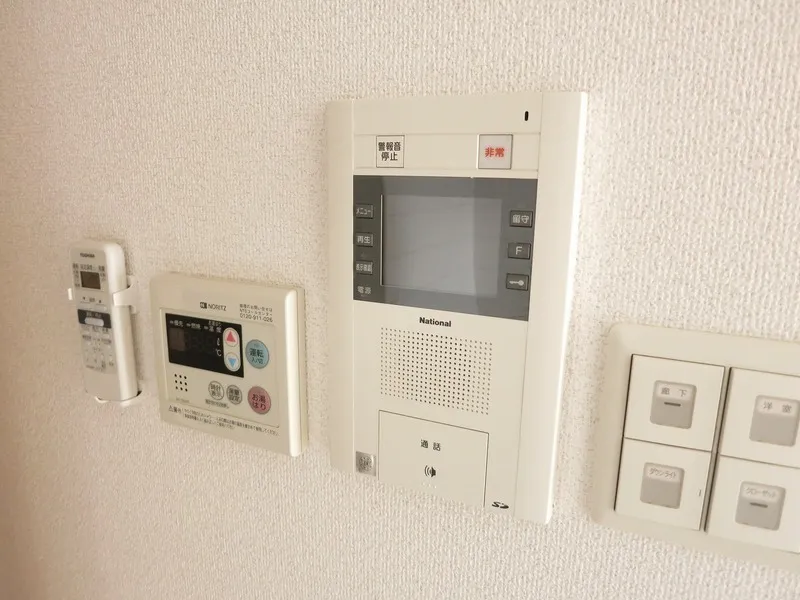 Esty Maison Oshima - Interior - ["Electronic device", "Technology", "Electronics"]