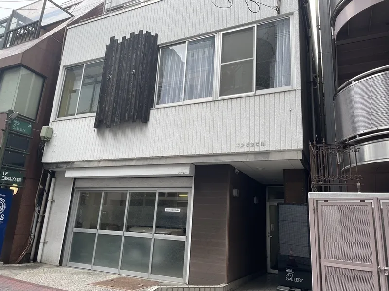 Ginza Building - Exterior - ["Executive car"]