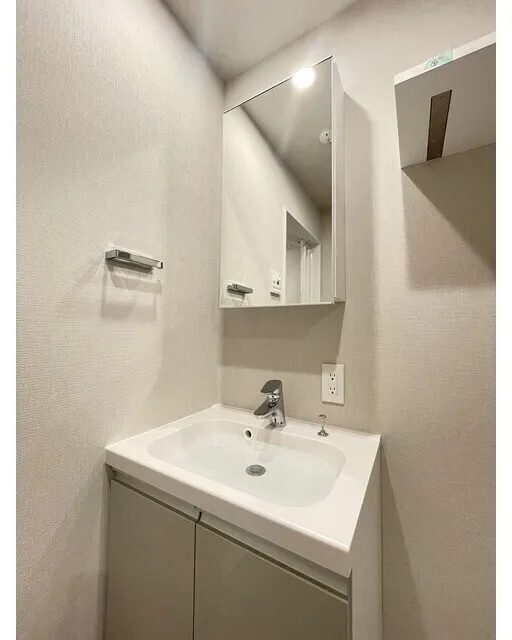 Well Square Yawata-Yama - Interior - ["Flooring", "Floor", "Plumbing fixture"]