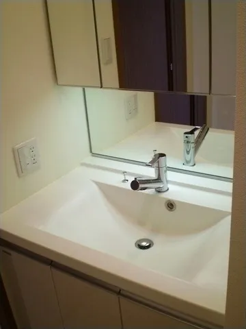 Comforia Kasuga Tomisaka - Interior - ["Tap", "Plumbing fixture", "Bathroom sink"]