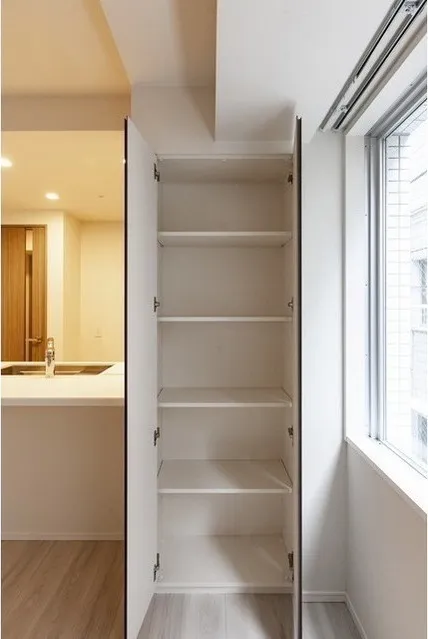 Doue Tsukishima II - Interior - ["Property", "Fixture", "Window"]