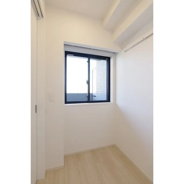 Comforia Morishita South - Interior - ["Building", "Window", "Fixture"]