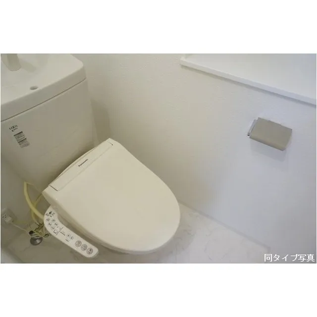 Comforia Ueno Iriya - Interior - ["Toilet seat", "Toilet", "Household supply"]