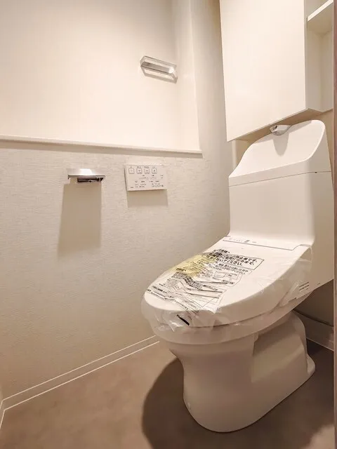 Brookside Residence Kiba - Interior - ["Toilet seat", "Toilet", "Plumbing fixture"]