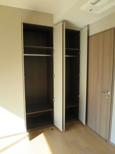 The Jingumae Residence - Interior - ["Door", "Fixture", "Wood"]