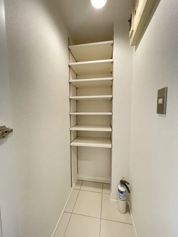 Residia Shin Okachimachi - Interior - ["Shelving", "Wood", "Shelf"]
