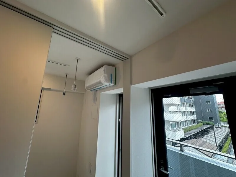 Lumique Omori - Interior - ["Ceiling", "Interior design", "Glass"]