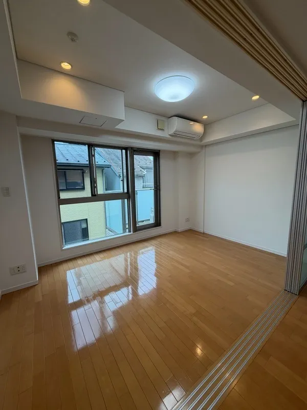 Grace Court Shirokane - Interior - ["Flooring", "Ceiling", "Floor"]
