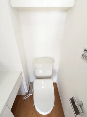 MG Meguro Station - Interior - ["Toilet seat", "Plumbing fixture", "Toilet"]