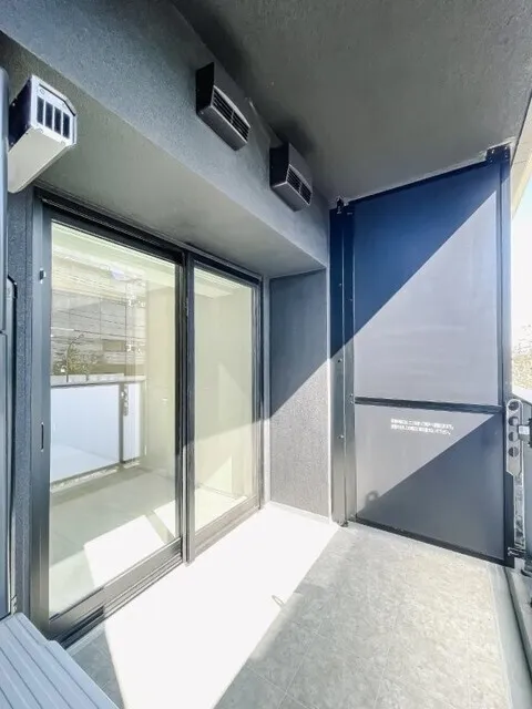 Brookside Residence Kiba - Interior - ["Composite material", "Glass", "Metal"]