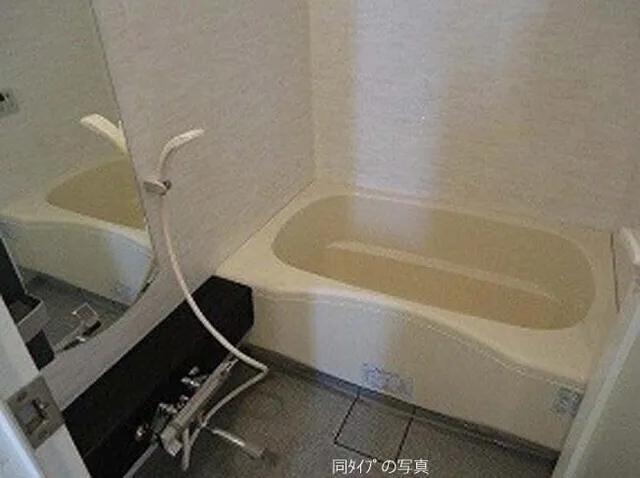 House Tao Li - Interior - ["Flooring", "Plumbing fixture", "Floor"]