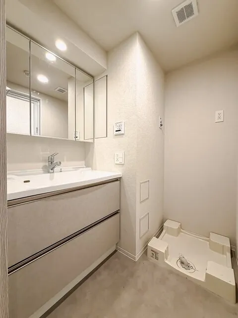 Brookside Residence Kiba - Interior - ["Flooring", "Plumbing fixture", "Floor"]