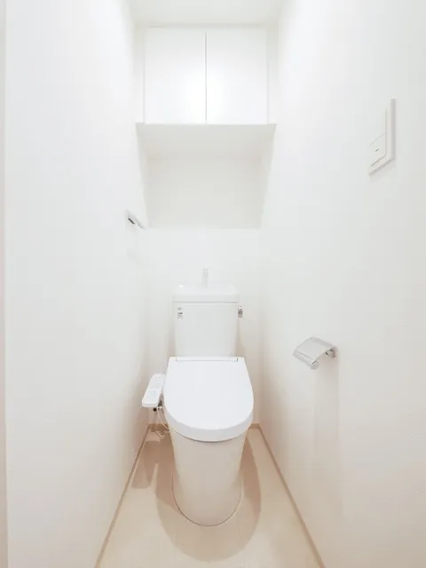 Grand Ale Morishita WEST - Interior - ["Toilet seat", "Toilet", "Flooring"]