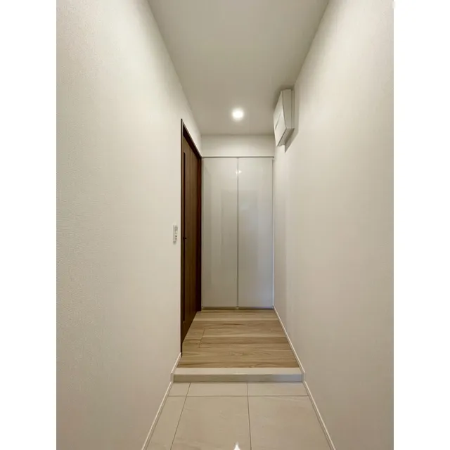 Azur Terrace Monzennakacho - Interior - ["Building", "Door", "Fixture"]