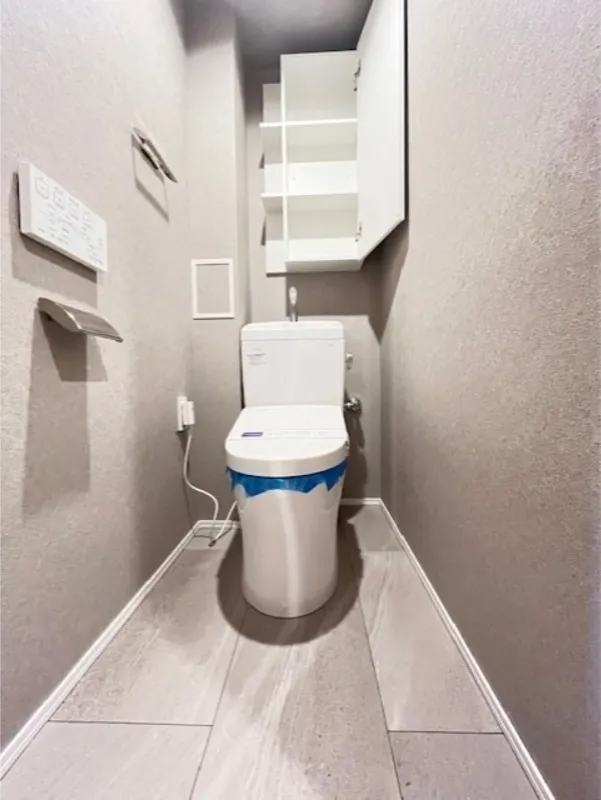 Residia Minamisenju - Interior - ["Flooring", "Toilet seat", "Floor"]