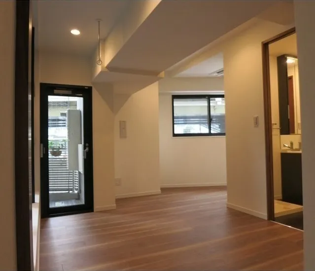 Laurier Ginza - Interior - ["Property", "Room", "Ceiling"]