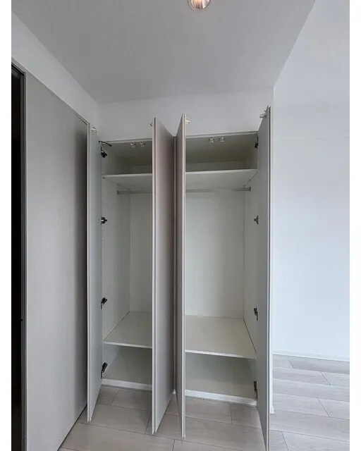 Season Flats Omorinishi - Interior - ["Wood", "Flooring", "Wardrobe"]