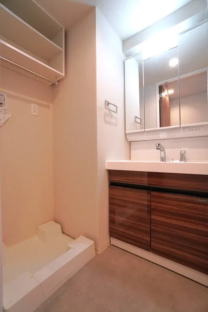 Roygent Komagome Rikugien - Interior - ["Flooring", "Wood", "Interior design"]
