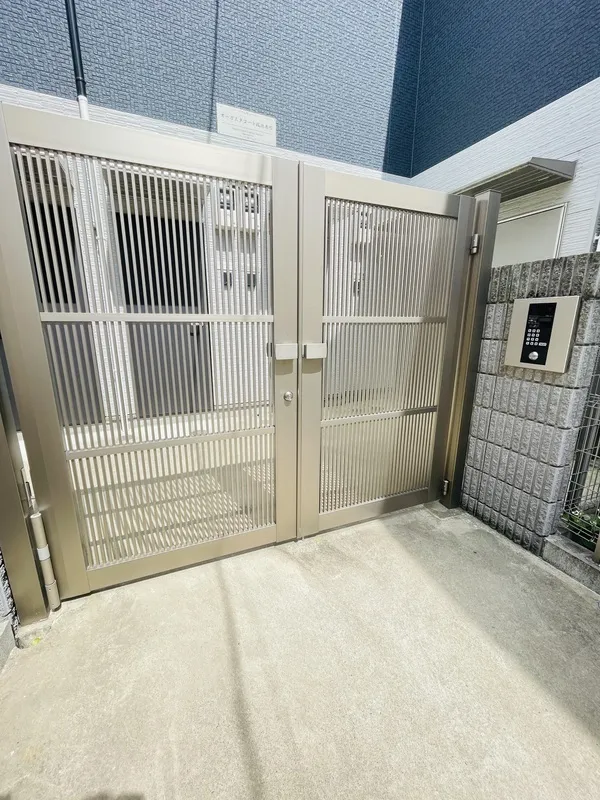 Augusta Court Itabashi Honcho - Exterior - ["Gate", "Metal", "Mesh"]