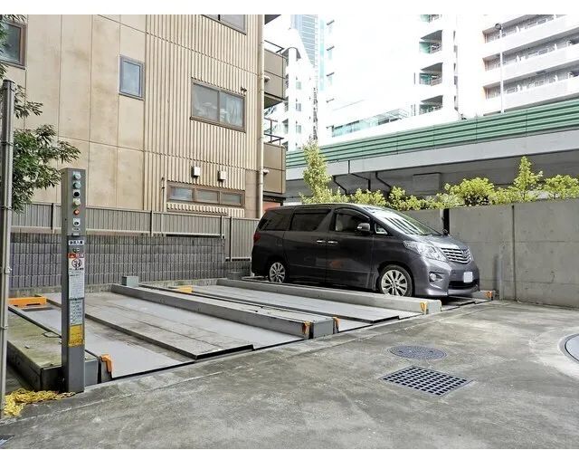 Park Flats Nakameguro - Other - ["Automotive Wheel System", "Automotive Parking Light", "Parking"]