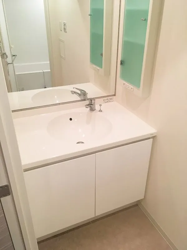 Prince Estimaison - Interior - Bathroom vanity