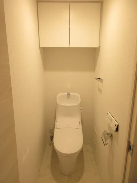 Traditio Monzen Nakacho - Interior - ["Flooring", "Toilet seat", "Floor"]