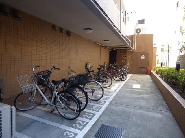 Towa Roppongi Homes - Other - ["Bicycle tire", "Bicycle", "Bicycle wheel"]