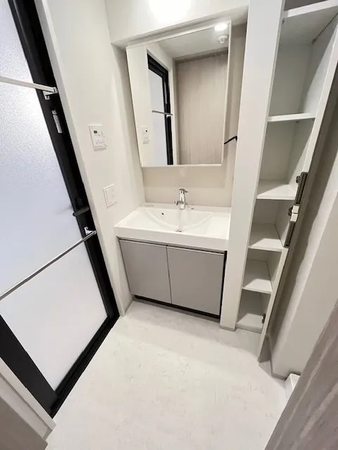 Cross Residence Rikugien - Interior - ["Mirror", "Sink", "Building"]