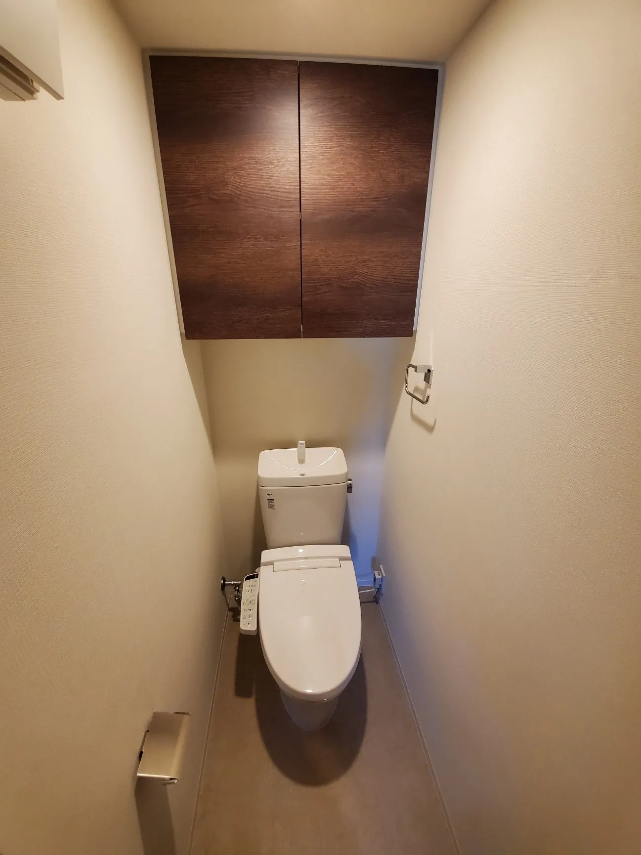 KI-LIGHT KINSHICHO - Interior - ["Toilet", "Fixture", "Bathroom"]