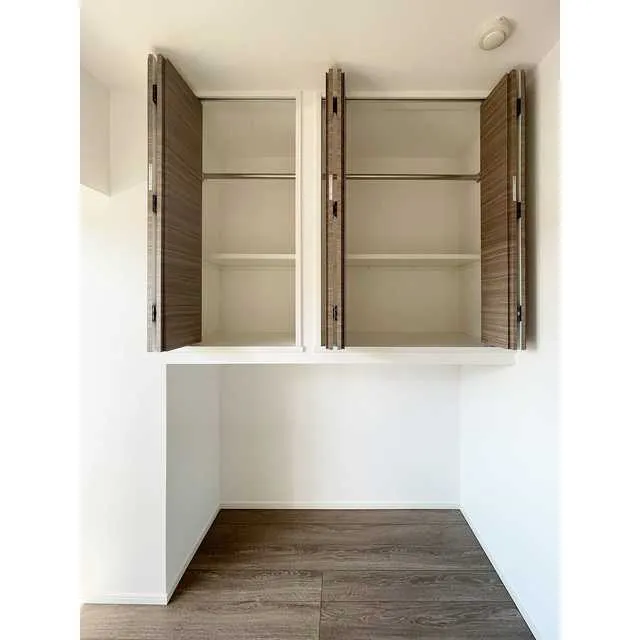 Zinnia Asakusa - Interior - ["Shelf", "Rectangle", "Cabinetry"]