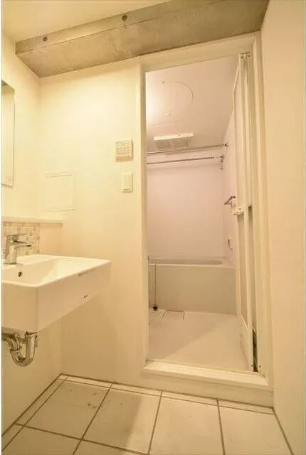 EXAM Shimokitazawa II - Interior - ["Sink", "Tap", "Plumbing fixture"]