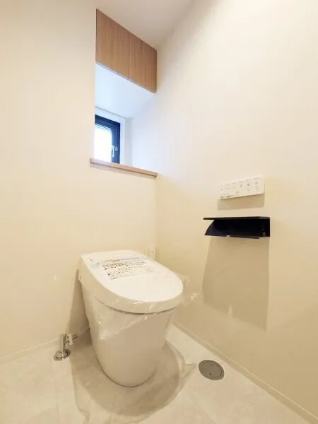 Hiroo GT Building - Interior - ["Flooring", "Toilet seat", "Floor"]