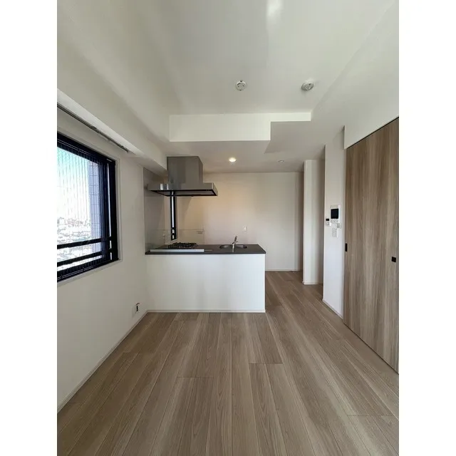 Well Square Nishi Kamata - Interior - ["Building", "Furniture", "Cabinetry"]