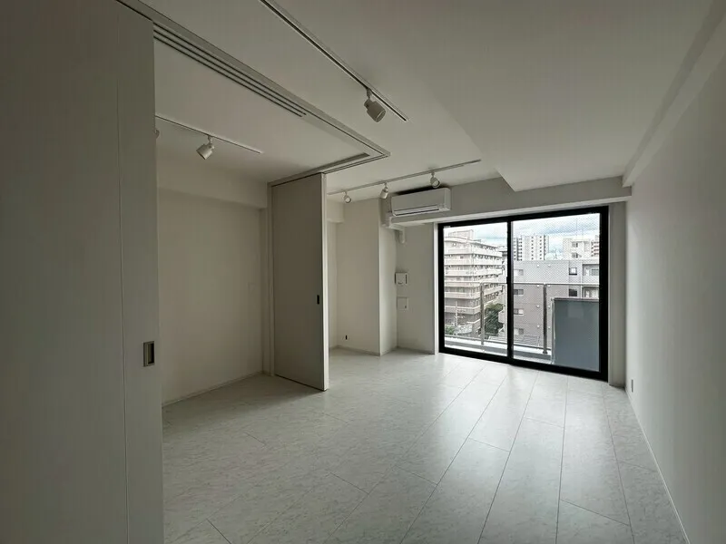 Lumique Omori - Interior - ["Floor", "Flooring", "Ceiling"]