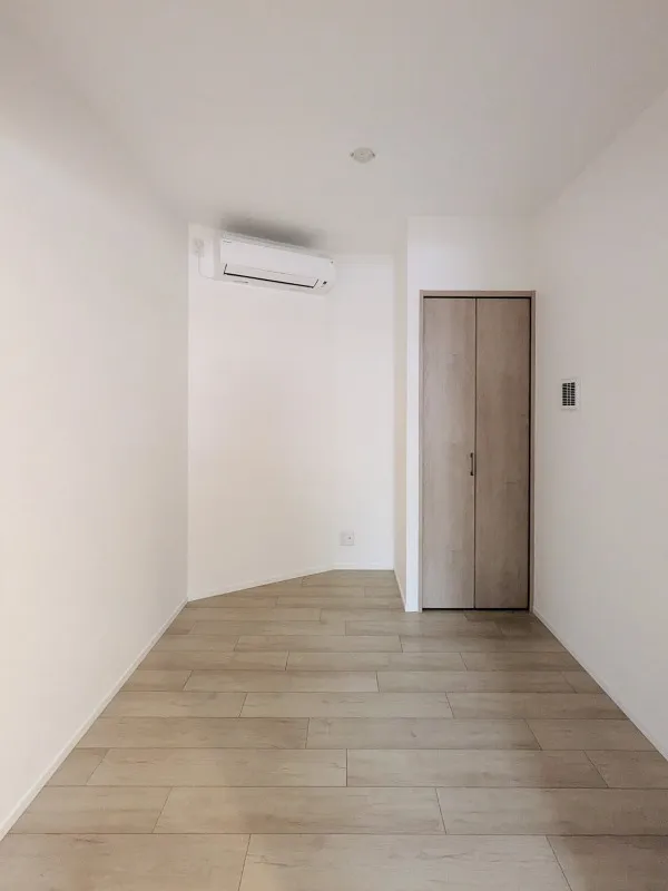 HJ Crown I - Interior - ["Flooring", "Floor", "Wood"]
